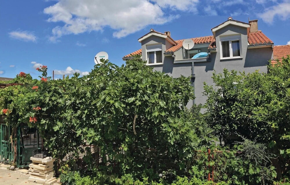 Amazing Apartment in Mastrinka With Wifi