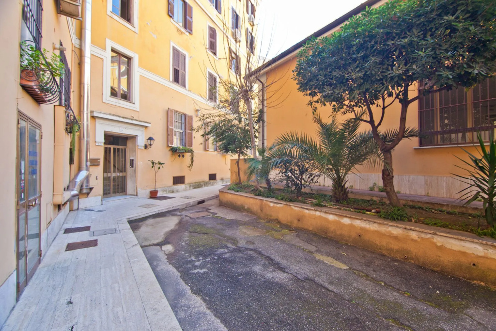 Paola Guest House