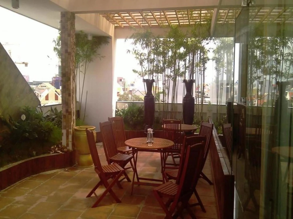 Sunflowers Hotel