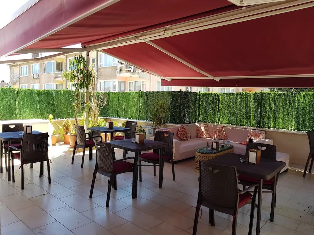 Ozhayat Hotel