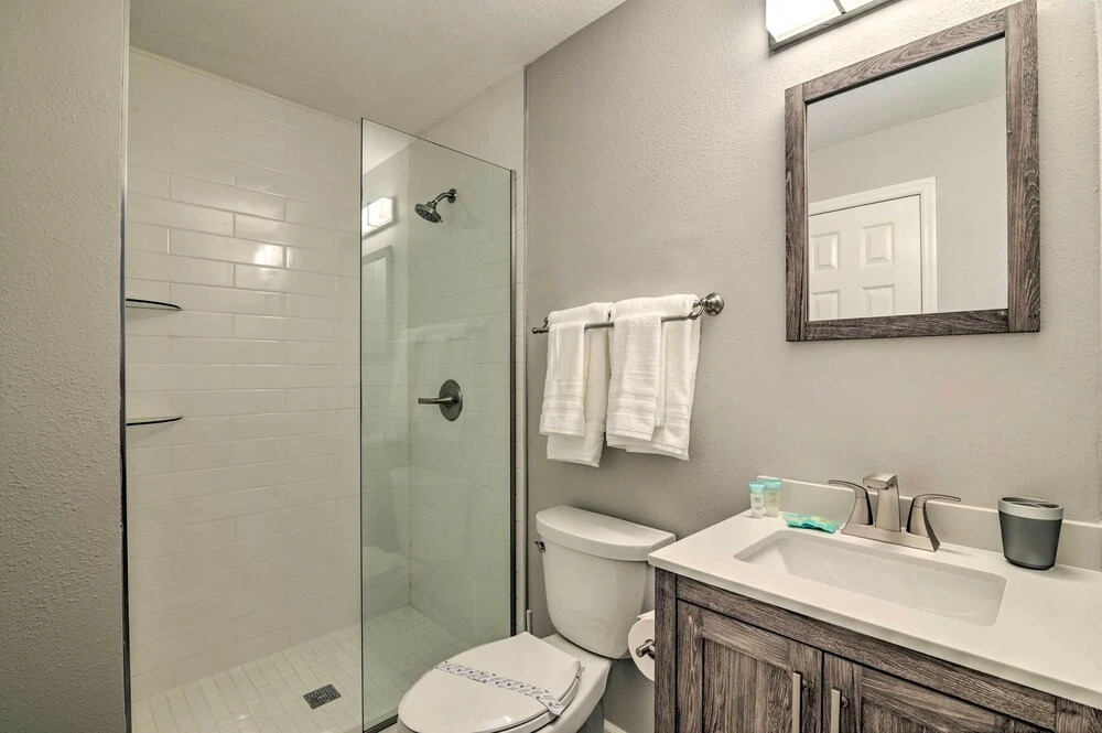 5 Mi to Disney World: Retreat w/ Pool & Lanai