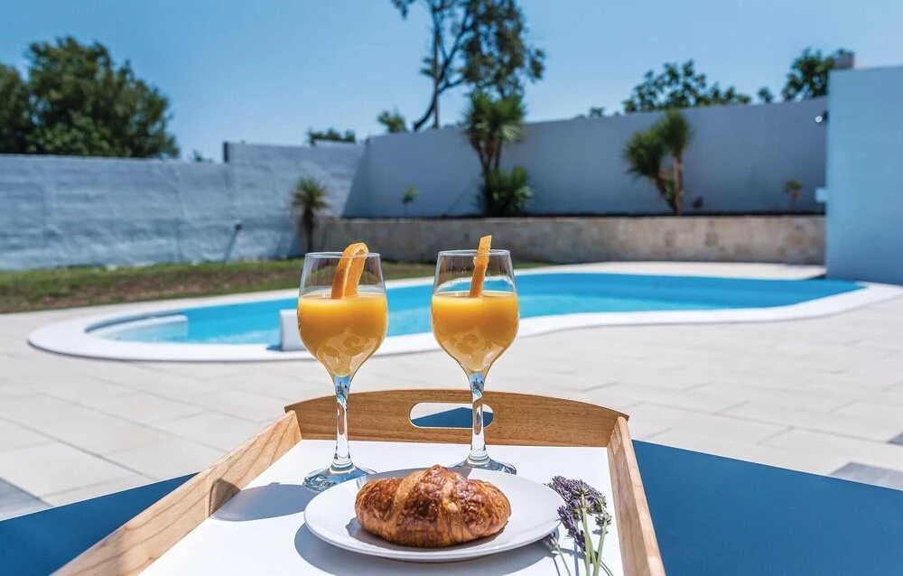 Luxurious Home In Betina