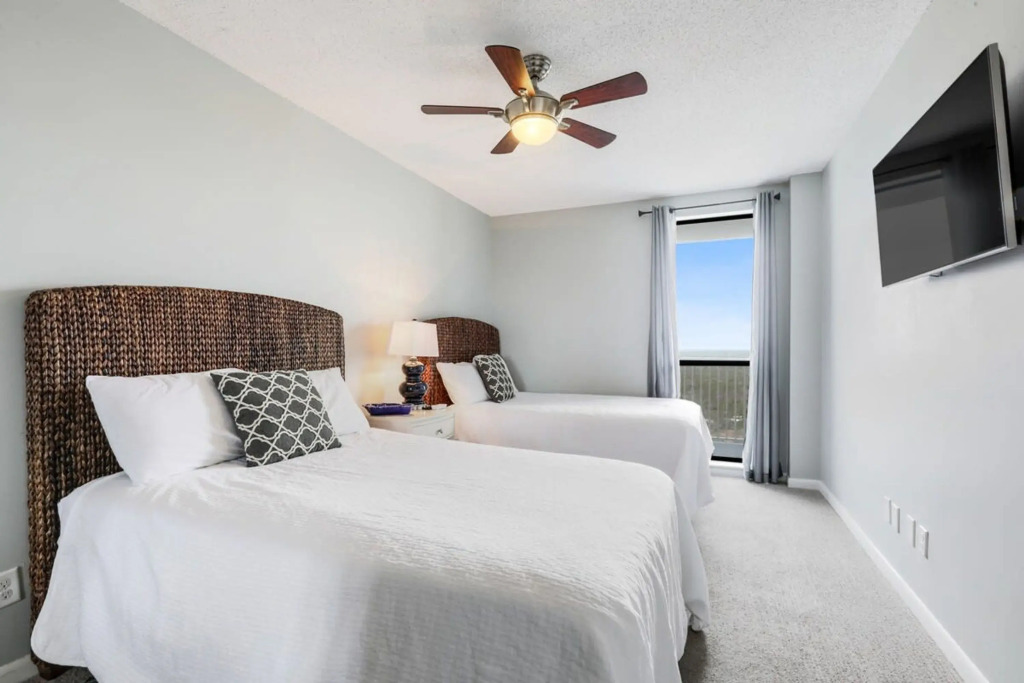 Windward Pointe 1504: top floor, A+ beach view, Orange Beach