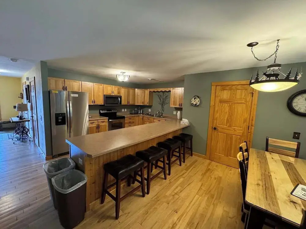 Minocqua Lake Condo B7- 2 Story Rustic Town Home