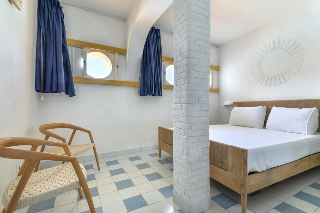 Enjoy a fantastic view from your private pool in the centre of Capoliveri-Tramonto Stella