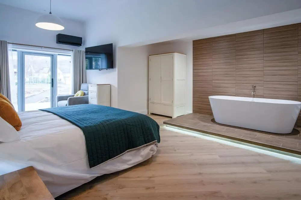 Suite 5 - Sleeping Giant Hotel - PEN Y CAE Inn