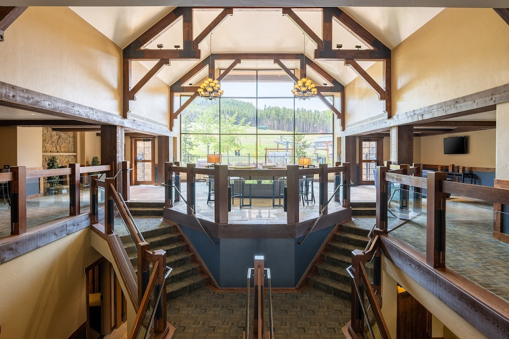 Twin Chutes by Avantstay Beautiful Ski in Ski out Condo w/ Access to Hot Tub & Gym