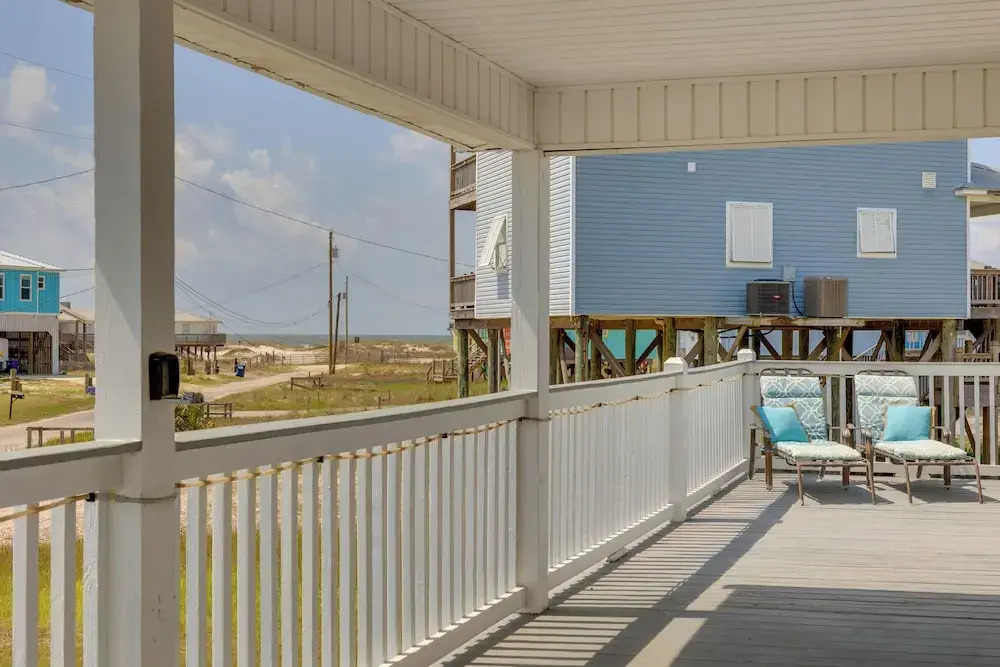 1 Block to Gulf: Dauphin Island Retreat w/ Views
