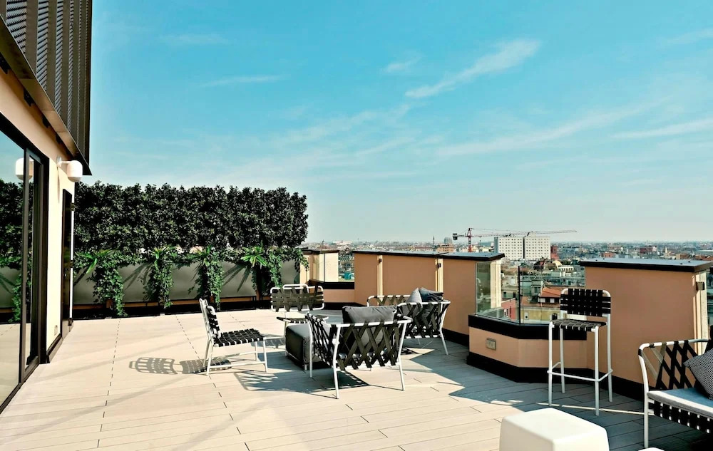 S Babila Central Tower w Rooftop Terrace in San Babila