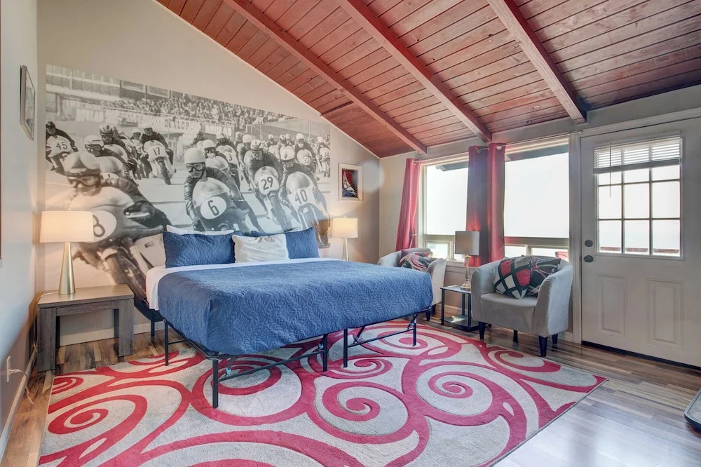 Moolack Shores Inn