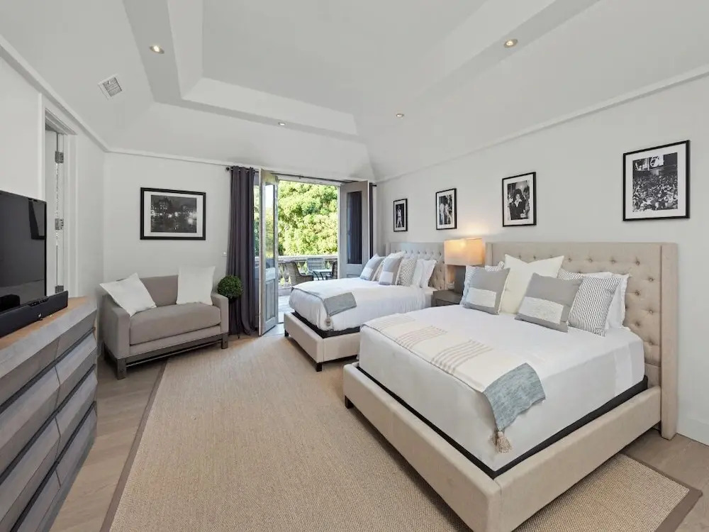 Carolwood - Modern Tuscan Villa With Rolling Lawns and Loggia in Holmby Hills
