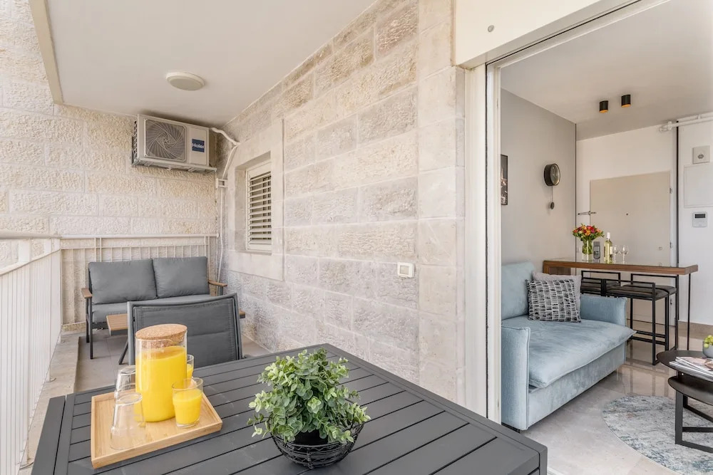 Superb 1Bdr w balcony
