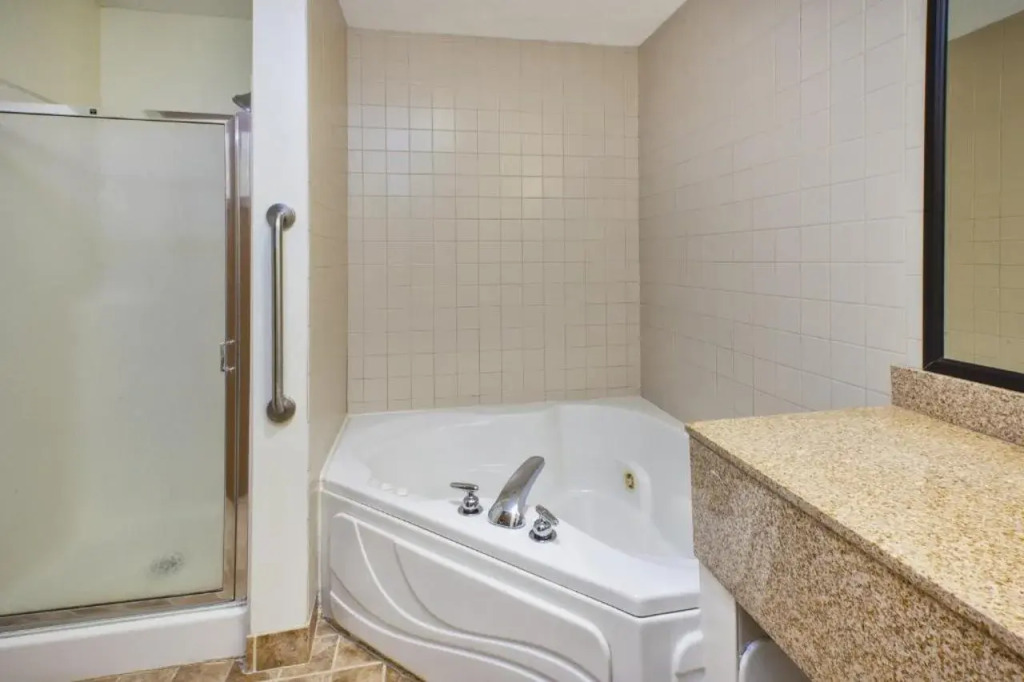 Country Inn & Suites by Radisson Benton Harbor-St Joseph MI