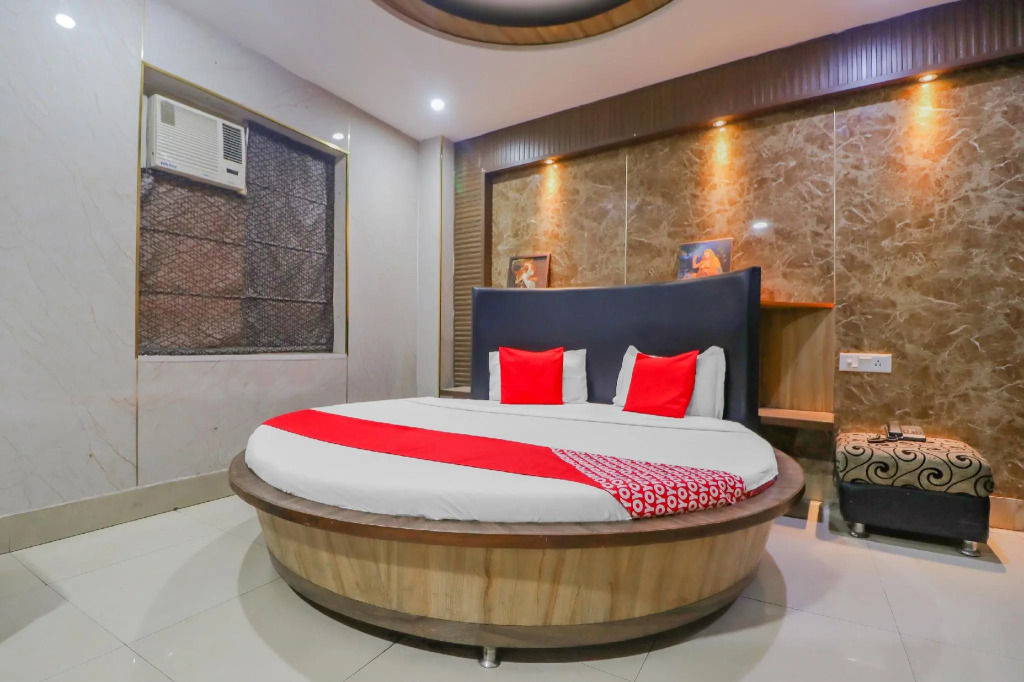 OYO 79423 Hotel Pukhraj