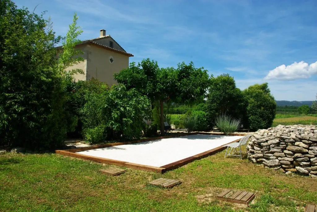 Demeure de charme du 18ème siècle à Gordes avec une magnifique vue sur le Luberon depuis sa piscine et pool-house, 12 personnes, LS2-107 VANADO