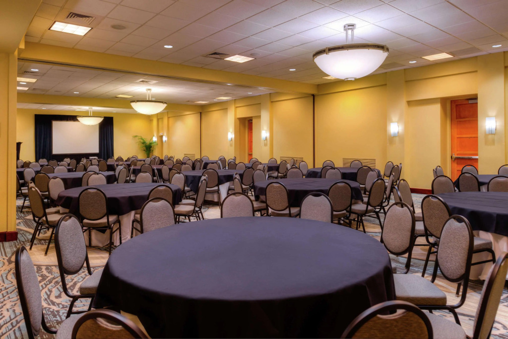 DoubleTree by Hilton Hotel Tampa Airport-Westshore