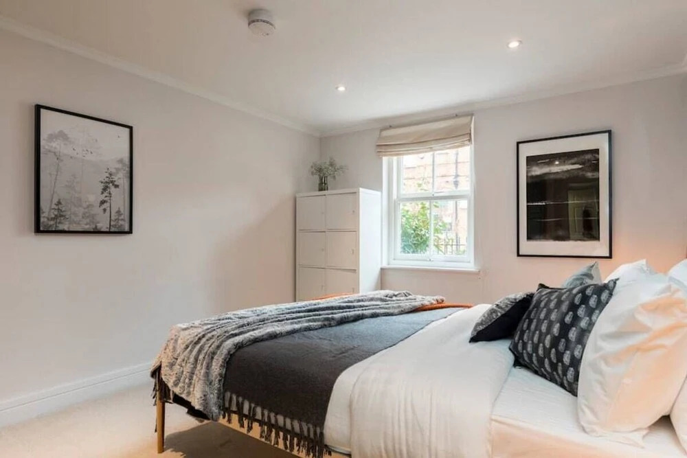 Amazing Designer 2 bed in Barons Court/west Ken