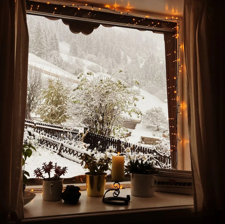 Cozy Chalet With Amazing Mountain Views Ski-in, Ski-out, Trailheads
