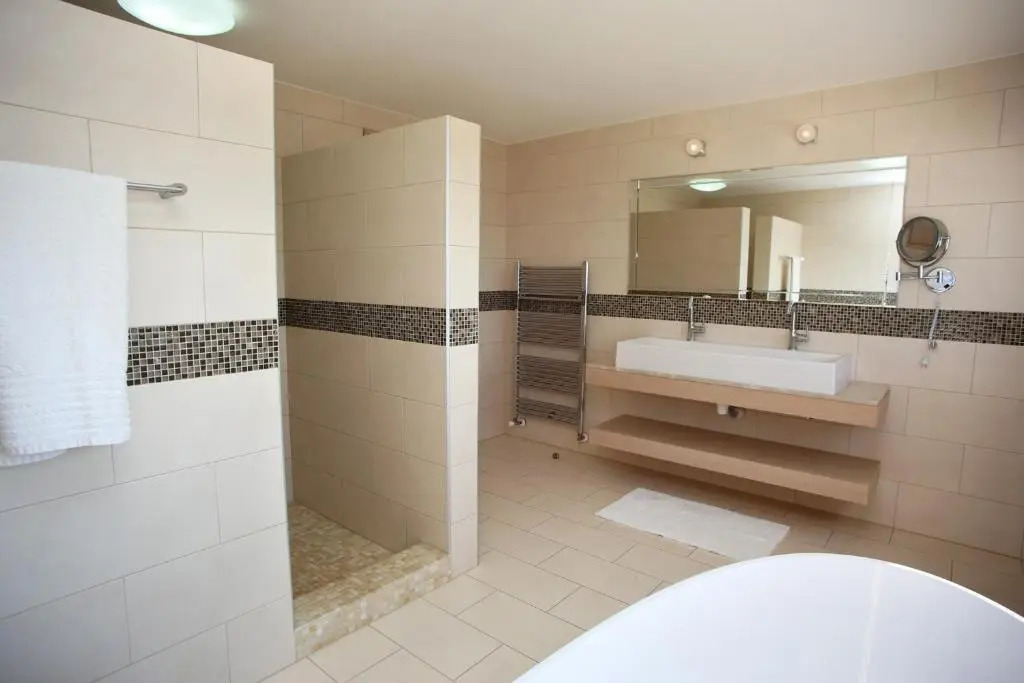 Seafront 5 Bedroom Villa Paradise in Sea Caves