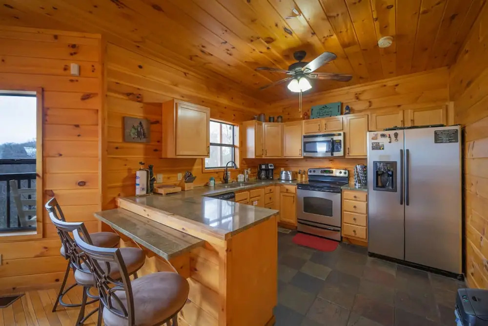 Smokerise Lodge by Heritage Cabin Rentals