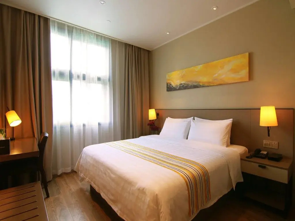 Home Inn Plus Beijing Tuanjie Lake Metro Station