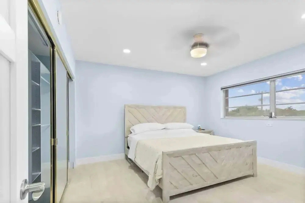 Colonial Manor Condos - Fort Lauderdale