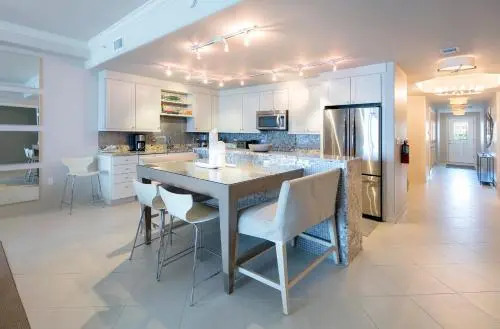 Beachfront 3Br Skyyard Ocean Views, Pool, Tv