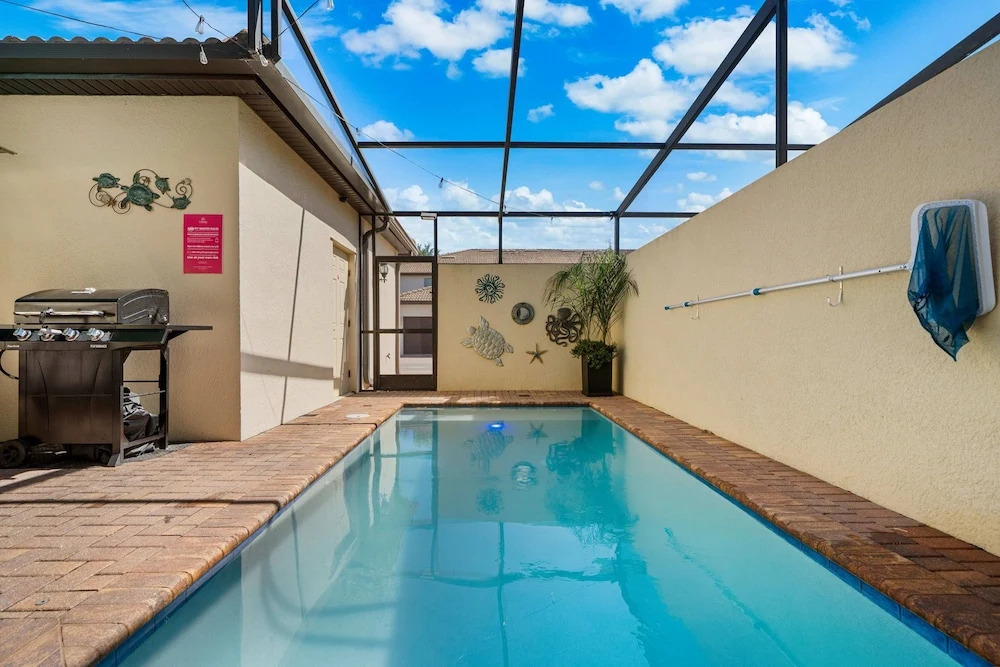 Townhome With Private Pool, BBQ & Free Waterpark!