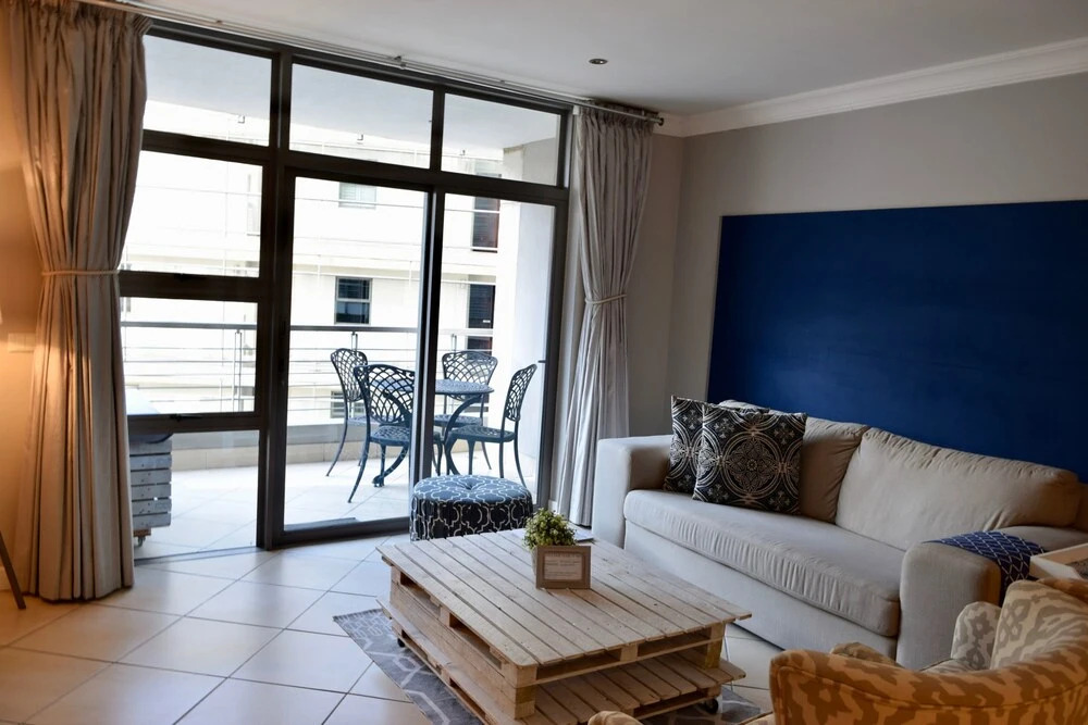 Beach House-style Apartment In City Centre