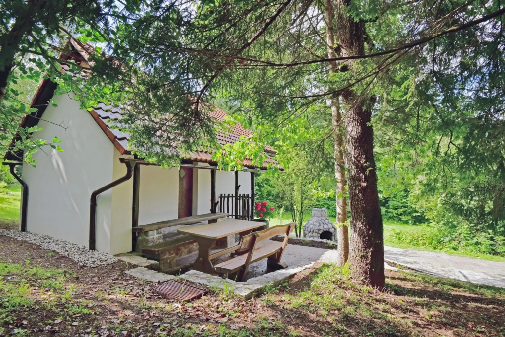 Sweet Stay Forest House