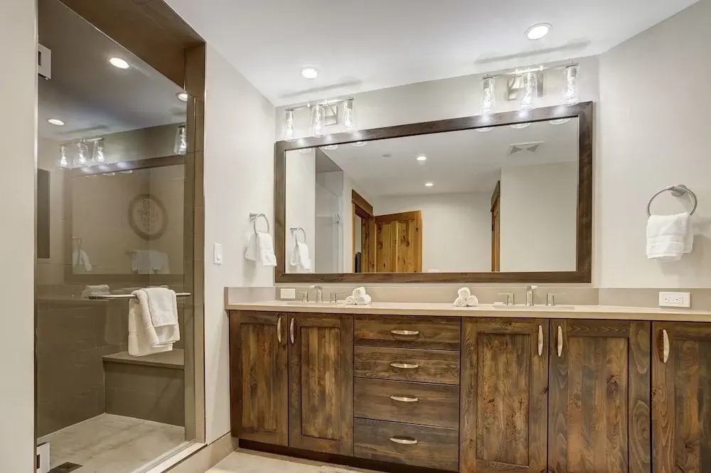 Premium 2 Bedroom Condo in Arrowhead Village! condo