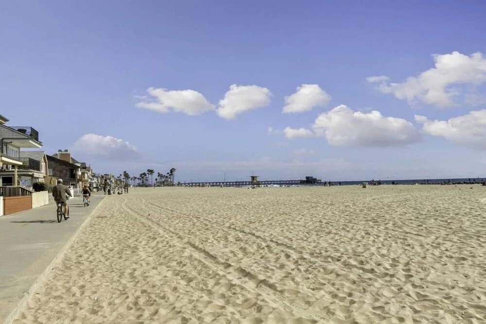 A1 Beach Home in Prime Location With Grill and AC