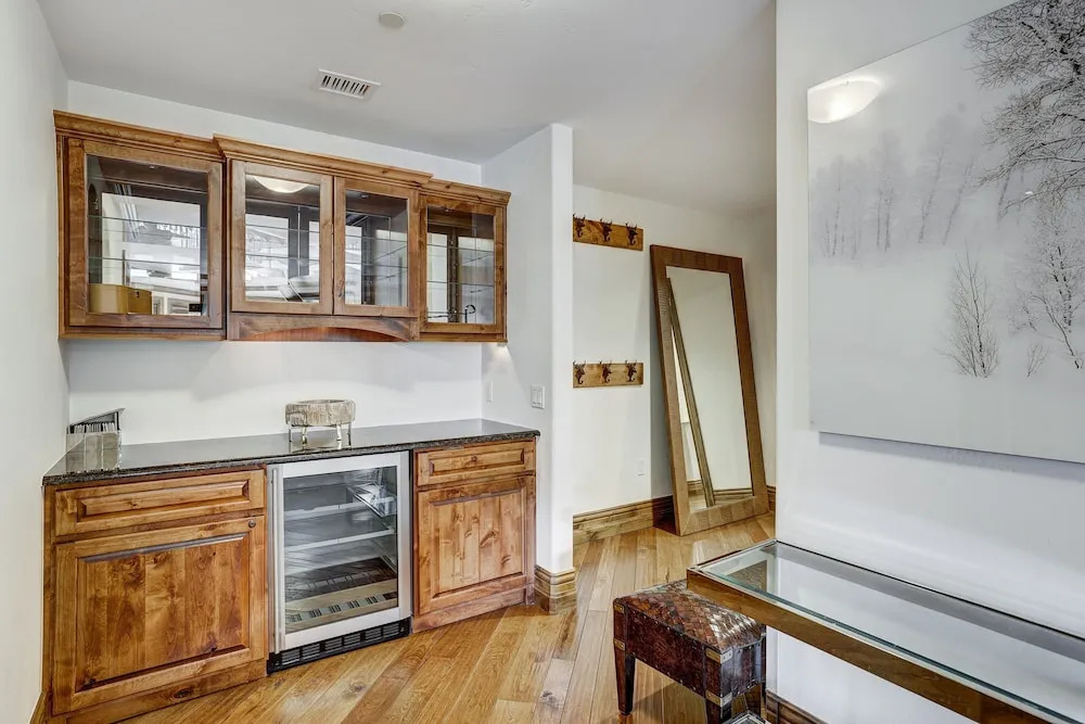 Arrabelle Luxury 4 BR Condo- Close To The Mountain by RedAwning - Save 20% on 7+ Nights!