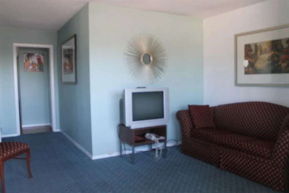 Advantage Inn