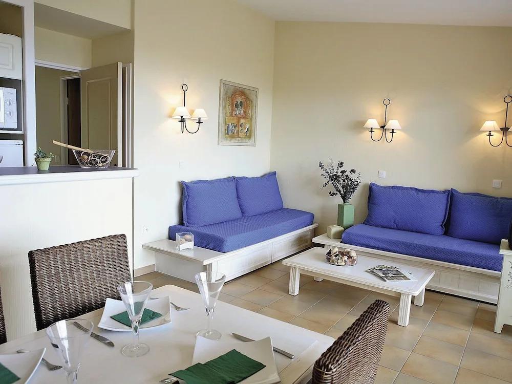 Sea-view Studio in the Beautiful Fortified Town Grimaud