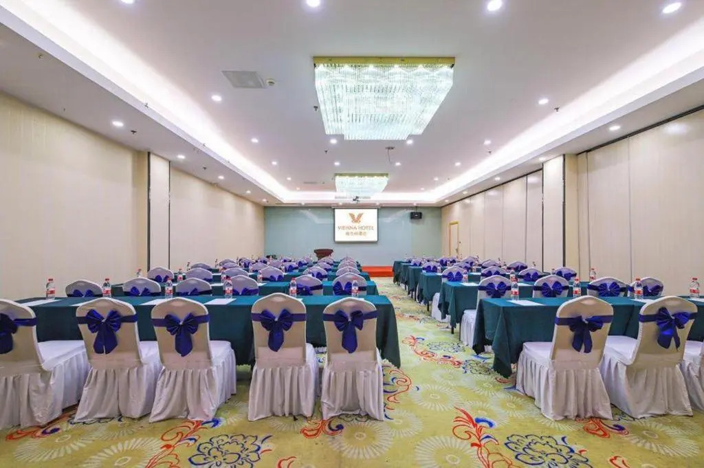 Vienna Hotel Suzhou Industrial Park Yangcheng Lake Fashion Stage