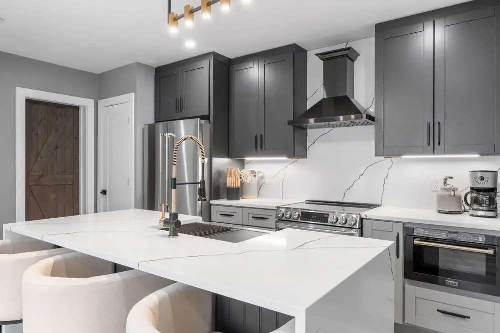 New Luxury 4 Bed Condo Perfect for Winter Rental