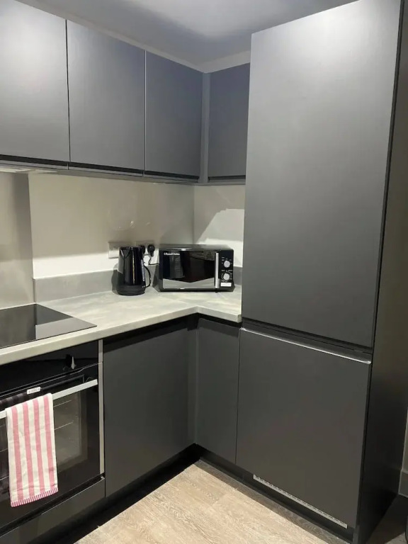 Luxe I Penthouse I Balcony I City Views I Parking I Liverpool City Center I
