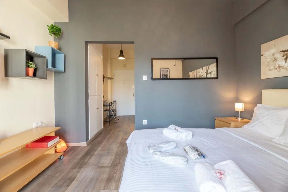 Renovated 3rd Floor Appartment