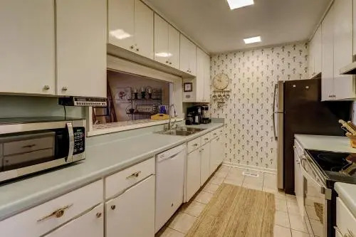 17 Mizzenmast Court