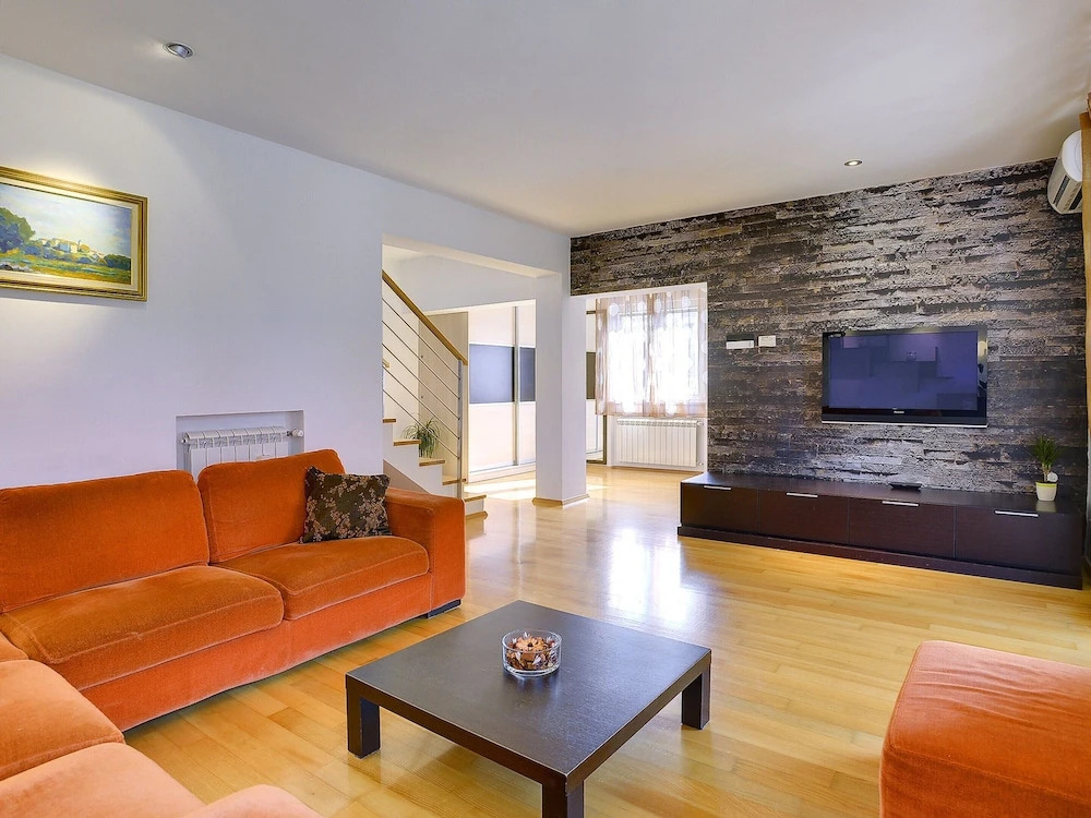 Modern Holiday Home With Swimming Pool, Terrace With Bbq, Near the Center of Pula
