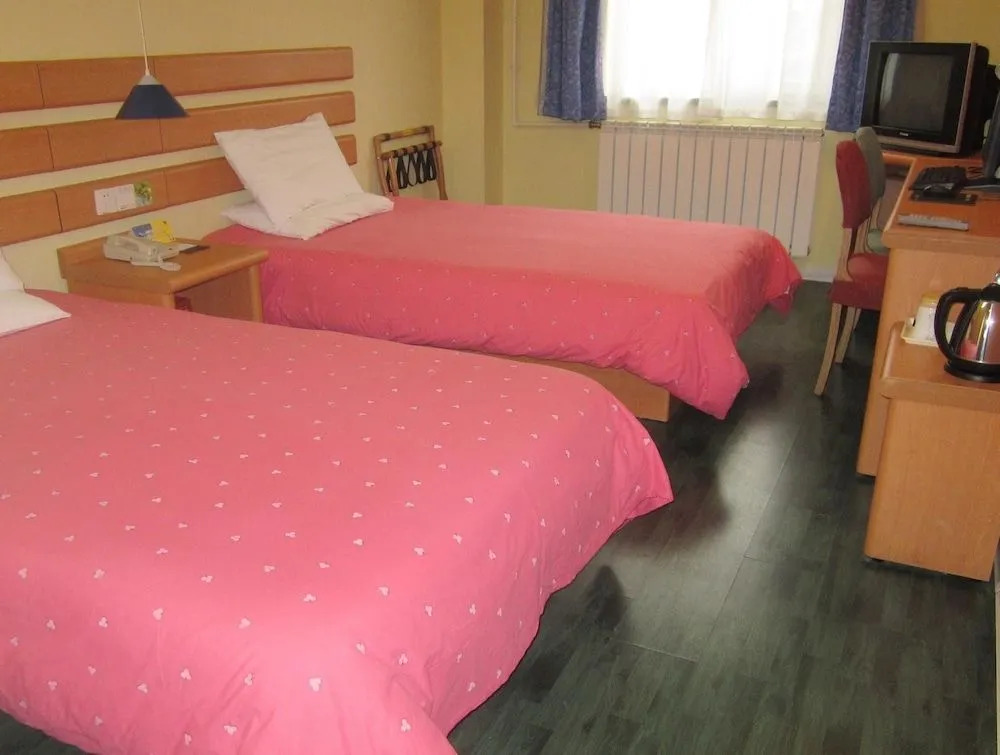 Qingdao Home Inn - Wuyishan Road