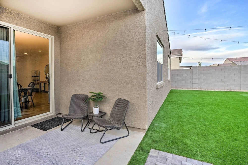 New-build Glendale Home w/ Hot Tub + Putting Green