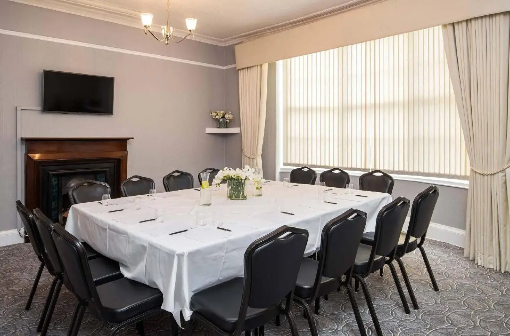 The Royal & Fortescue Hotel