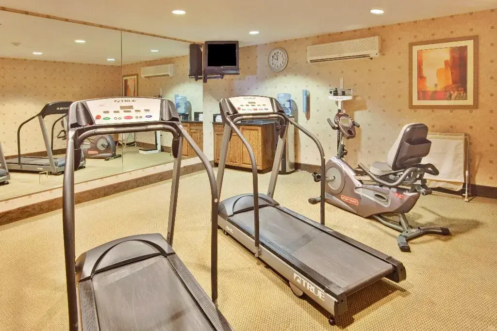Holiday Inn Express Delano Highway 99 by IHG
