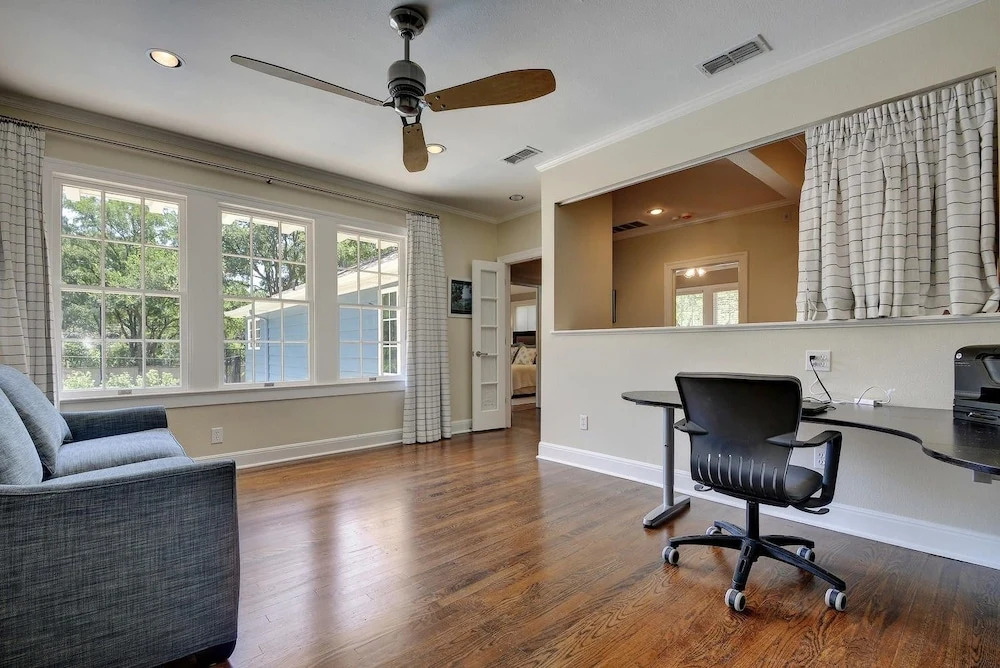 6BR 8BA Historic LBJ Estate near Lake Austin by RedAwning