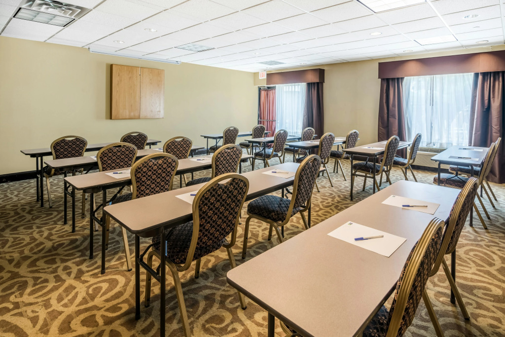 Holiday Inn Express Hotel & Suites-North East by IHG