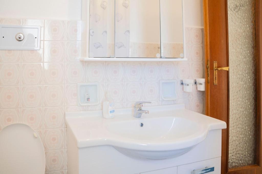 093 - Casa Panorama, Vista Mare e Vista Portofino, 500 metri centro di Chiavari, POSTO AUTO GRATIS INCLUSO