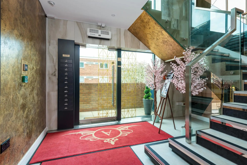 Amazing 1-Bed Apartment