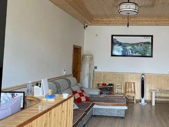 Songlin Qingxue Homestay (Furongzhen Scenic Area Entrance Shop)